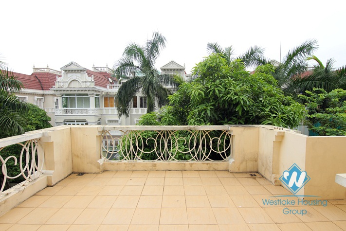 Well finished house with nice furnishings to rent in Tay Ho